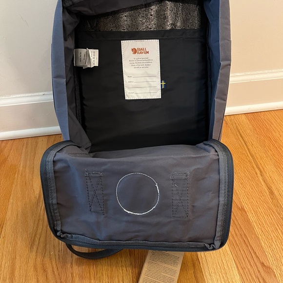 FJALLRAVEN KANJEN Graphite 23510 Backpack - Picture 8 of 9